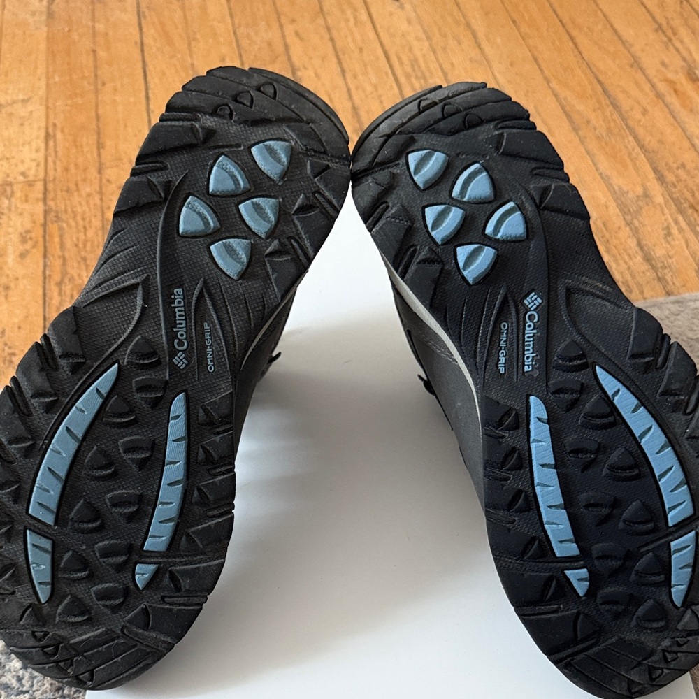 Columbia Women’s Black and Gray Hiking Boots - Picture 5 of 7